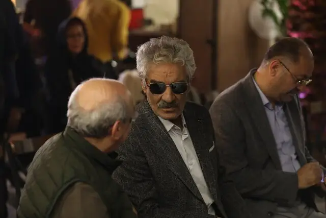 گله‌های عجیب یک بازیگر از دستمزدهای سینما در مراسم بزرگداشت جعفر دهقان!