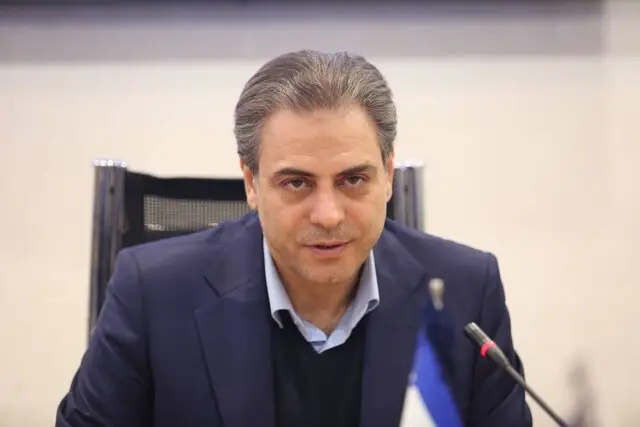 چالش بزرگ فرهنگ‌سازی؛ چرا توسعه پروژه فیبر نوری در ایران به کندی پیش می‌رود؟