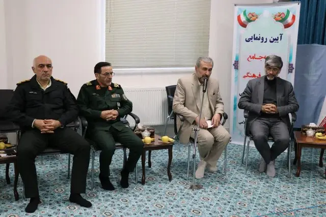 مجموعههای فرهنگی در قالب یک جبهه منسجم در مقابل دشمن وارد میدان شوند