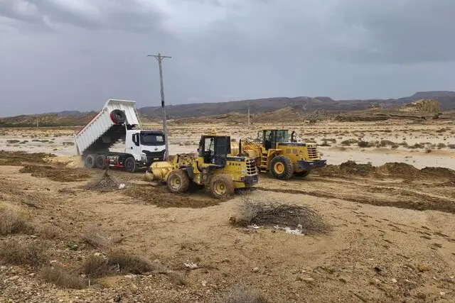 اختلال برق و آنتندهی جاده گوران قشم در پی بارش شدید باران