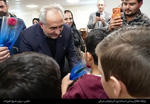 استاندار آذربایجان شرقی در دیدار یلدایی با کودکان بدسرپرست؛ لحظاتی پر از شادی و امید