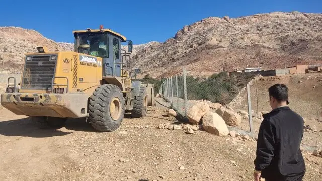 رفع تصرف ۵ هکتار اراضی ملی کوهدشت با دستور قضایی؛ تخریب ۲۴ سازه غیرمجاز آغاز شد!