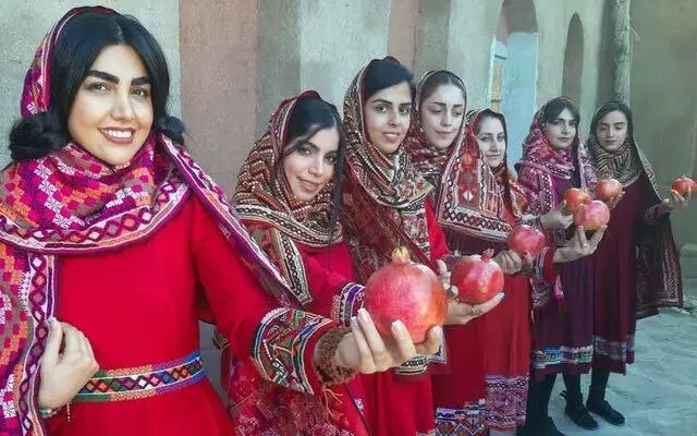 یلدای سنگسری‌ها از مهمانی هفت خورش در اولین یلدای نامزدی تا گره‌گشایی از گرفتاری فامیل