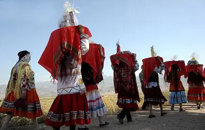 رسم و رسوم یلدایی خراسانی‌ها، ازشب چلّگی تازه دامادها به عروس تا مراسم کف زنی
