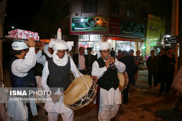 رسم و رسوم یلدایی خراسانی‌ها، ازشب چلّگی تازه دامادها به عروس تا مراسم کف زنی