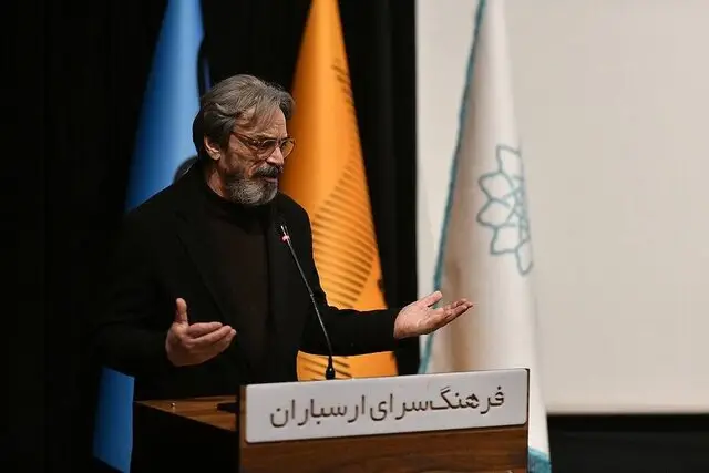 حسین علیزاده: مشکل، موسیقی‌ بازاری و پول‌ کثیف پشت آن است