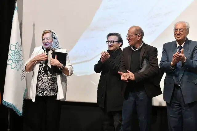 حسین علیزاده: مشکل، موسیقی‌ بازاری و پول‌ کثیف پشت آن است