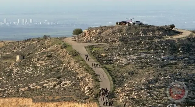 اشغال کوه طاروسه در الخلیل توسط صهیونیست‌ها برای ساخت شهرک جدید؛ جاده‌ها بسته شد!