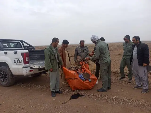 کشف بیش از ۷۰ تله زنده‌گیری پرندگان در خاش و تفتان؛ آیا پرندگان مهاجر در خطرند؟