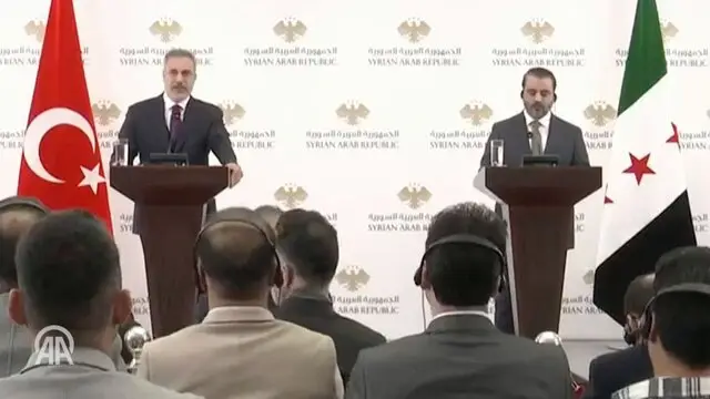 وزیر خارجه ترکیه در دمشق هشدار داد: تأخیر در ادغام نیروهای سوریه، ثبات منطقه را تهدید می‌کند!