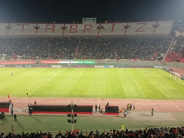 حضور ۲۶ هزار تماشاگر تبریزی در سرمای زیر صفر برای حمایت از تراکتور!