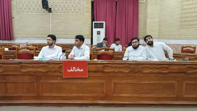 رقابت داغ دانشجویان قم در دور دوم مسابقات ملی مناظره؛ کالابرگ آموزشی، گزینه‌ای برای عدالت؟