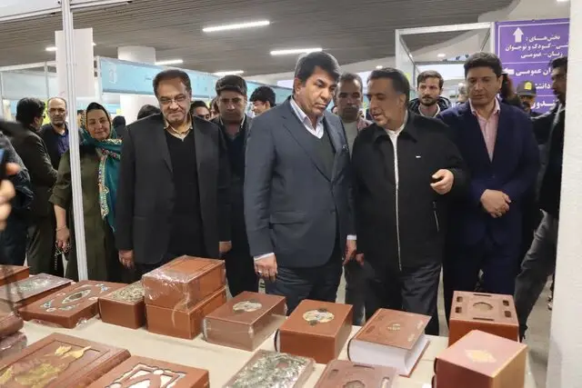 استاندار کرمان شخصاً به نمایشگاه کتاب سر زد؛ ساعت کار نمایشگاه تمدید شد!