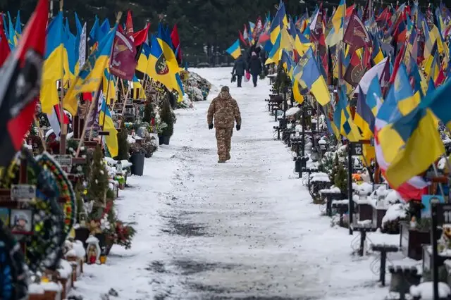 گورستان‌های لبریز اوکراین بدون اعلام آمار تلفات جنگ