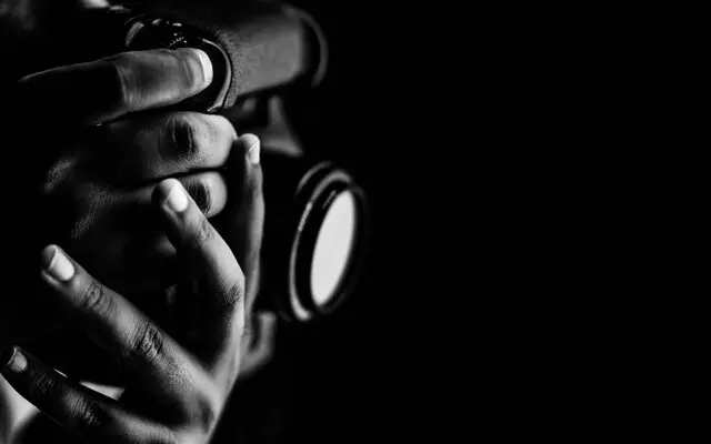 ۷ عکس سیاسی که تاریخ جهان را تکان دادند؛ از شجاعت تا مقاومت در قاب تصویر