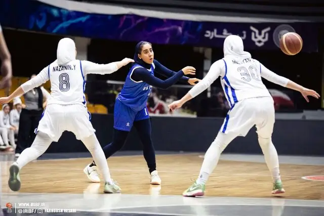 گروه بهمن با شکست استقلال، صدر جدول لیگ بسکتبال زنان را از آن خود کرد!