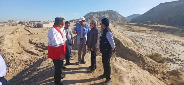 بازدید مدیرکل مدیریت بحران هرمزگان از نقاط پرخطر روستای طولا قشم