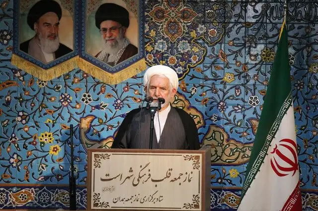 امام جمعه همدان: مسئولان باید در برابر گرانی مهارناپذیر پاسخگو باشند؛ دیگر وقت نمایش تمام شد!