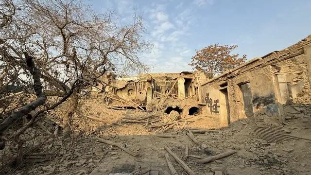 تصاویر بیشتر از خانه‌ای که تخریب آن را جایی گردن نگرفت!