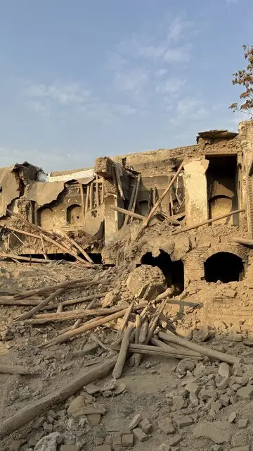 تصاویر بیشتر از خانه‌ای که تخریب آن را جایی گردن نگرفت!