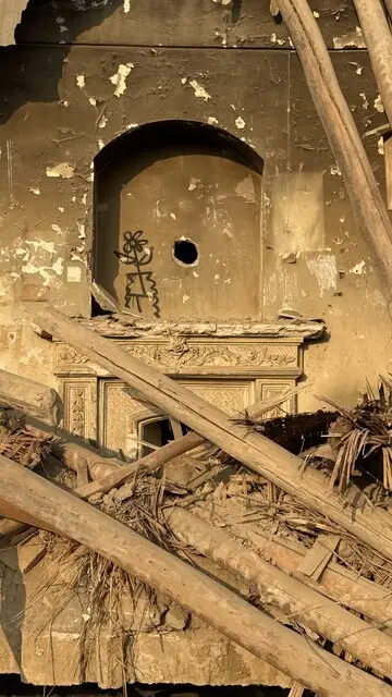 تصاویر بیشتر از خانه‌ای که تخریب آن را جایی گردن نگرفت!