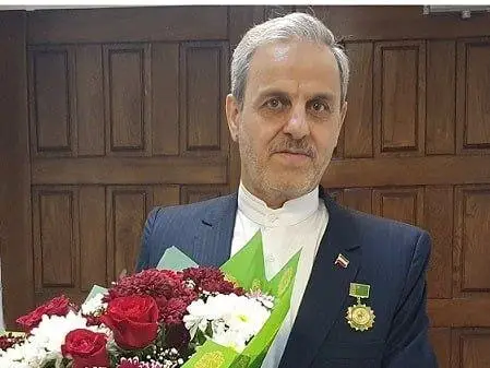 سفیر ایران در ترکمنستان نشان ویژه ۳۰ سال بی‌طرفی این کشور را دریافت کرد!