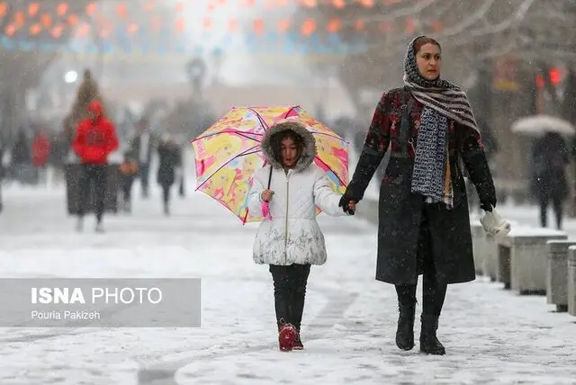 بارش پراکنده برف در همدان؛ دمای هوا به شکل چشمگیری کاهش یافت!
