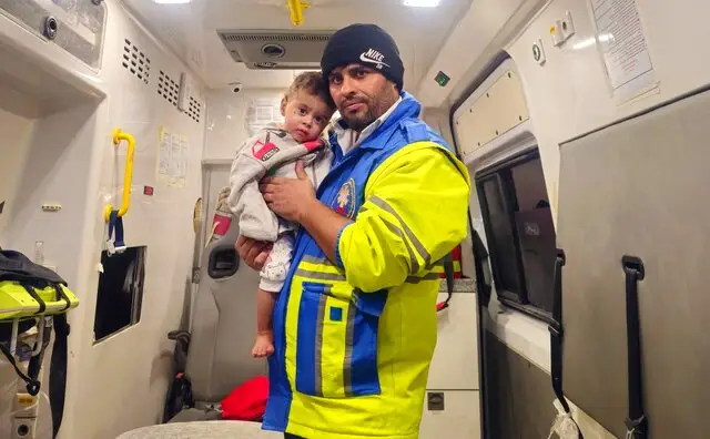 نجات جان کودک لودابی در عملیات نفس‌گیر ۳ ساعته پس از آتش‌سوزی منزل