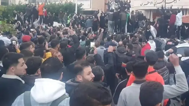 حمله وحشیانه نیروهای الجولانی به معترضان مسالمت‌جوی سوری؛ فریاد عدالت در ساحل سوریه خاموش نشد