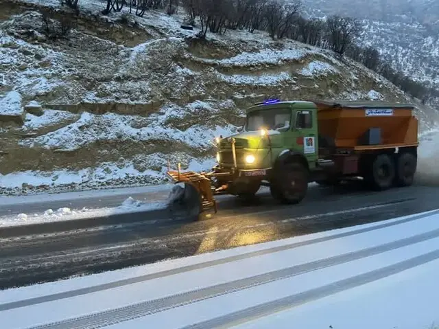 بازگشایی راه ارتباطی ۱۷۵۸ روستای آذربایجان غربی