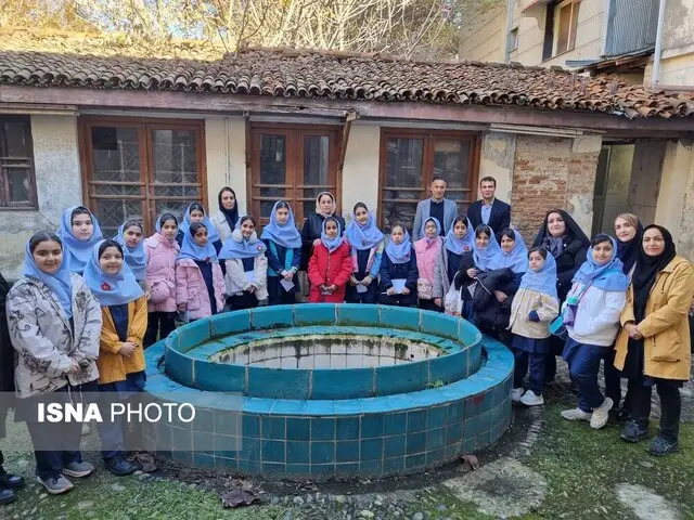 رشت‌گردی نوه‌ها و پدربزرگ‌ها در محله تاریخی سبزه میدان