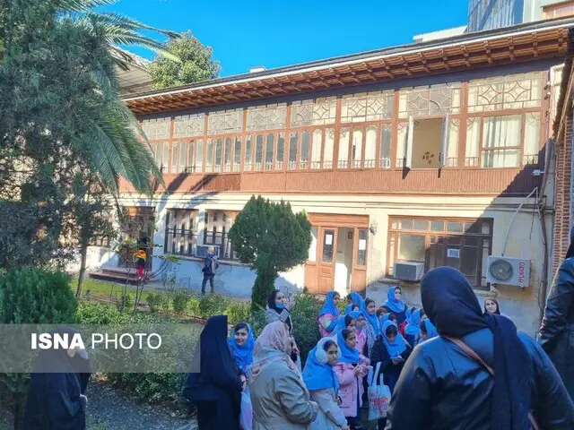 رشت‌گردی نوه‌ها و پدربزرگ‌ها در محله تاریخی سبزه میدان