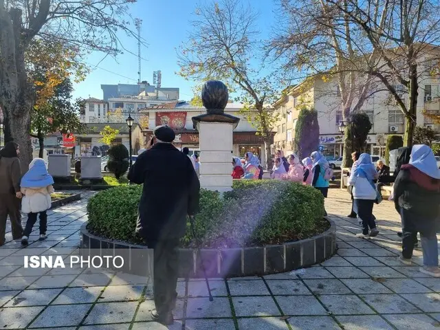 رشت‌گردی نوه‌ها و پدربزرگ‌ها در محله تاریخی سبزه میدان