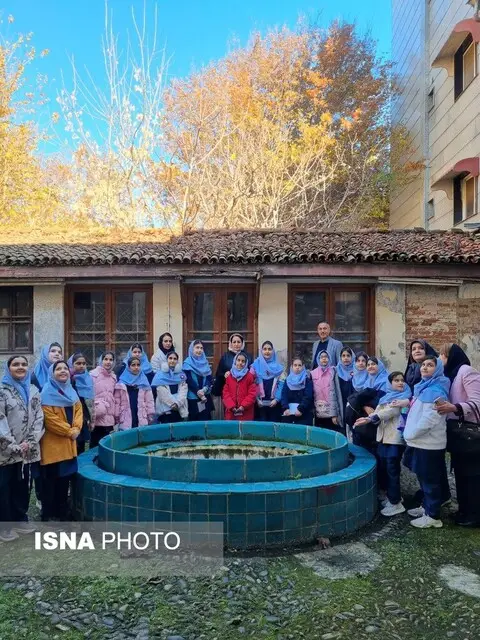 رشت‌گردی نوه‌ها و پدربزرگ‌ها در محله تاریخی سبزه میدان