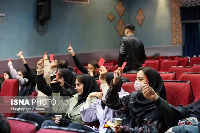 مناظره داغ دانشجویان در سومین روز مسابقات ملی مناظره‌های دانشجویان در اصفهان