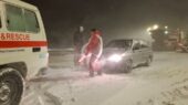 امدادرسانی هلال احمر به ۲۰۰ گرفتار برف در خوش‌ییلاق گلستان