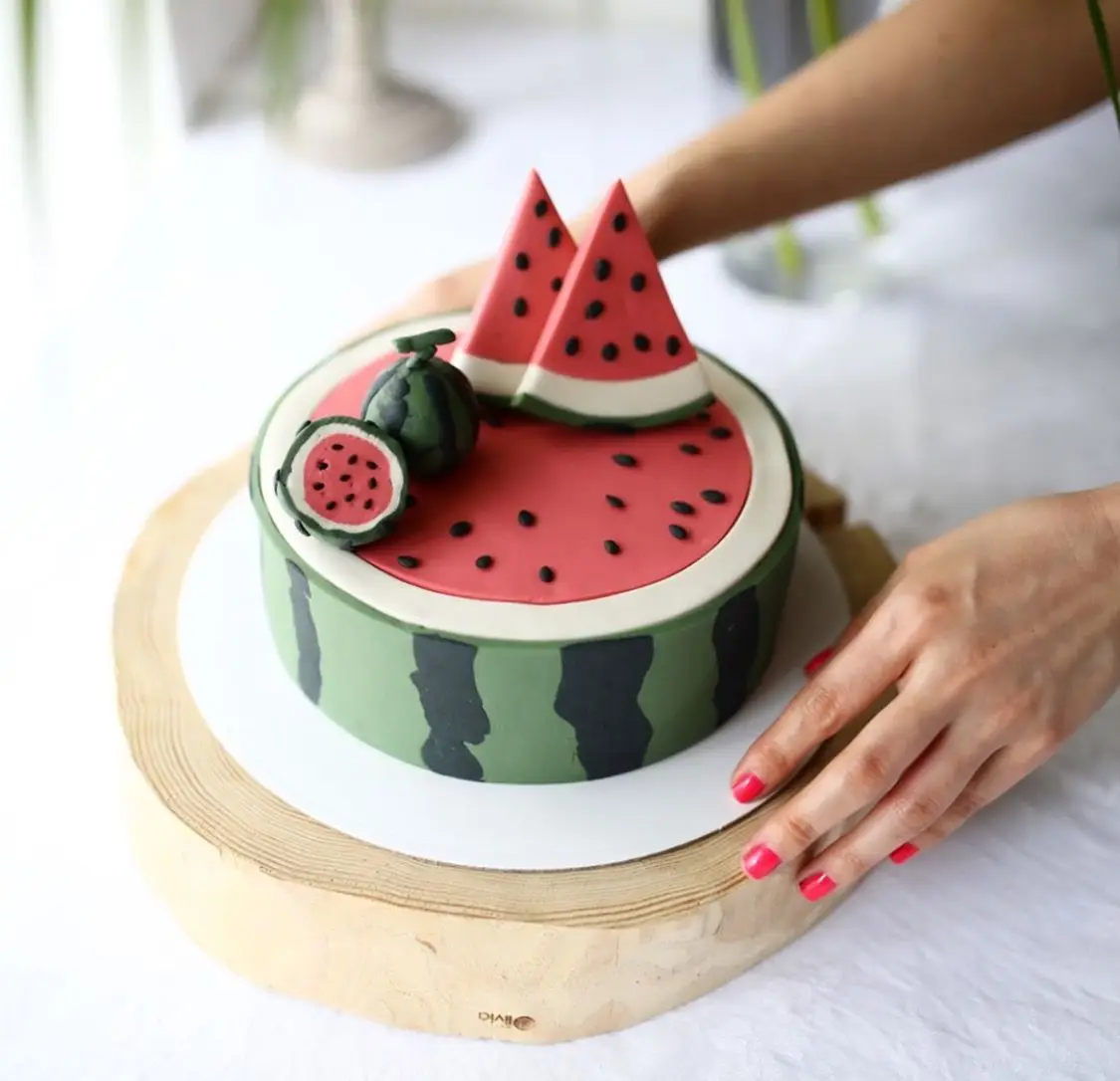 تزیین کیک شب یلدا برای مدرسه