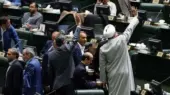 حمله بی‌سابقه اصولگرایان به مجلس: هر فریاد نمایندگان، دلار را به آسمان برد!