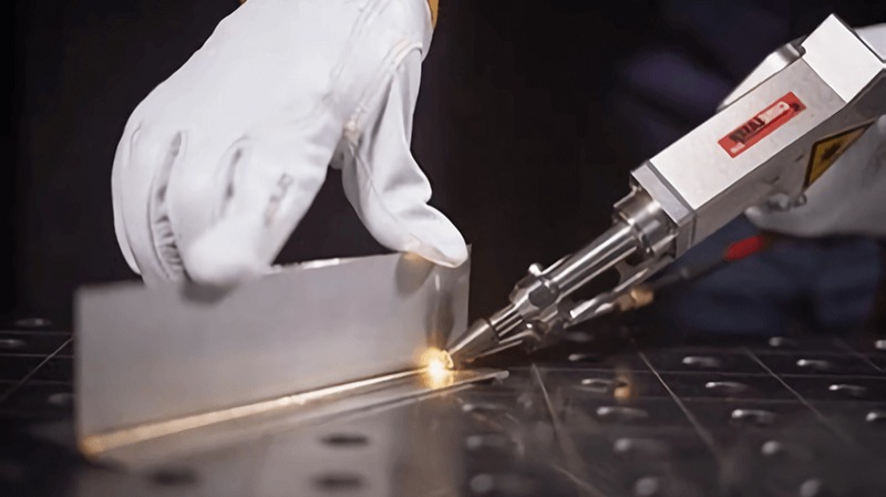 جوشکاری لیزری چگونه انقلابی در دقت و سرعت تولید صنایع ایجاد می‌کند؟