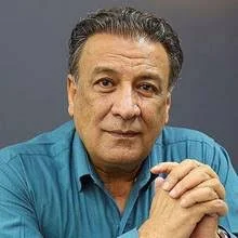 عکس دیده نشده از قاب خانوادگی عبدالرضا اکبری با عروس جوان و جذابش که همه را شگفت‌زده کرد