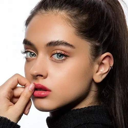 بیوگرافی کیمیا حسینی بلاگر و مدل سرشناس و زیبای ایرانی