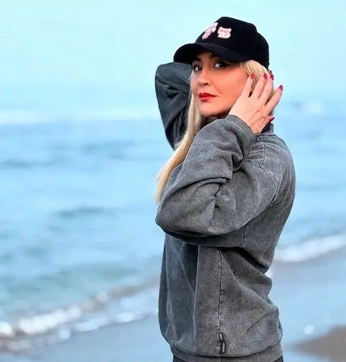 مریم معصومی در ساحل