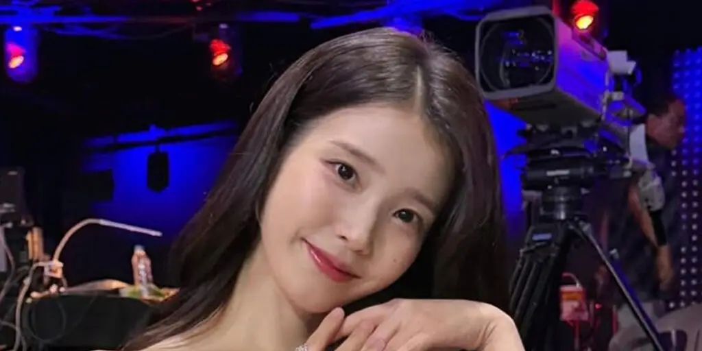 پیراهن گل‌دار آیو