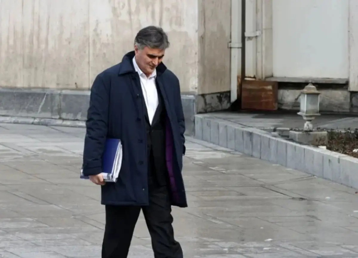 شایعه برکناری فرزین، دلار و طلا در آستانه کاهش قیمت؟