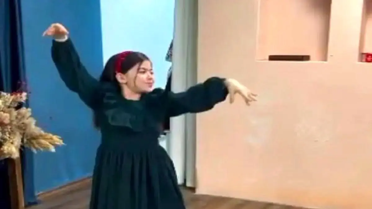رقص جذاب دختر آذری با لباس پرنسسی که همه را مسحور کرد!