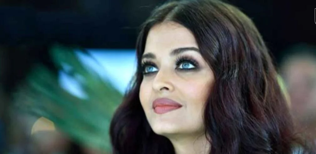 نگاهی ویژه به خانه کاخ‌مانند و دوبلکس آیشواریا و آبشیک باچان که همه را حیرت‌زده کرد