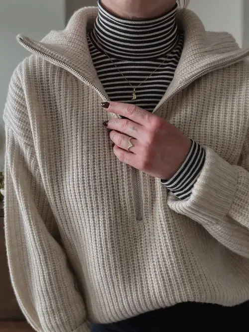 استایل زنانه با لباس نیم زیپ