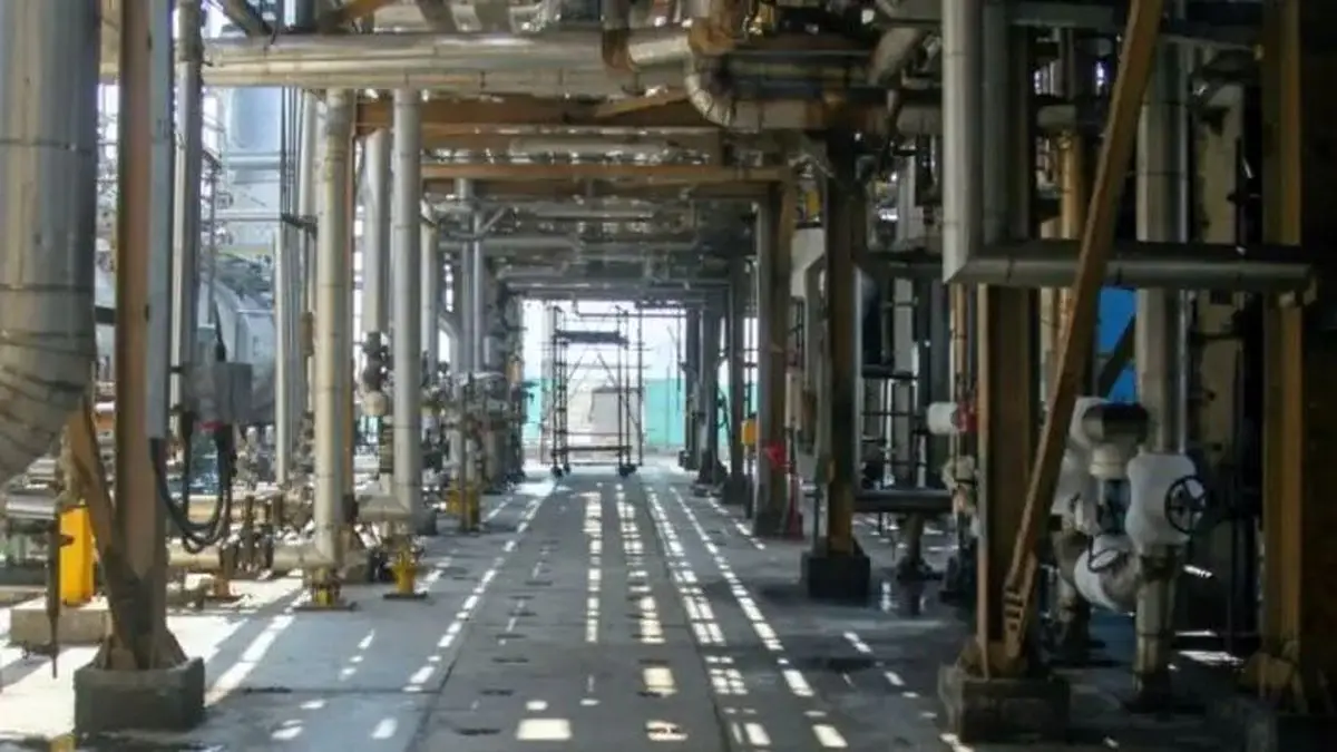 آتش‌سوزی مهار شده در پتروشیمی آبادان؛ حادثه‌ای که تولید را تهدید نکرد!