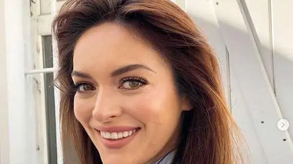 جشن عروسی شاهانه ازگی مولا؛ لباس دنباله‌دار و لوکیشنی رویایی که همه را شگفت‌زده کرد!