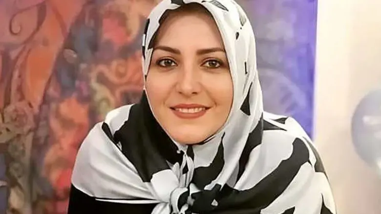 عکس ها / نگاهی به خانه زیبا و اصیل ایرانی المیرا شریفی مقدم/ از مبلمان چوبی ساده تا فرش های تبریزی ، خانم مجری اصالت حفظ کرده  …/ چه سفره یلدایی …